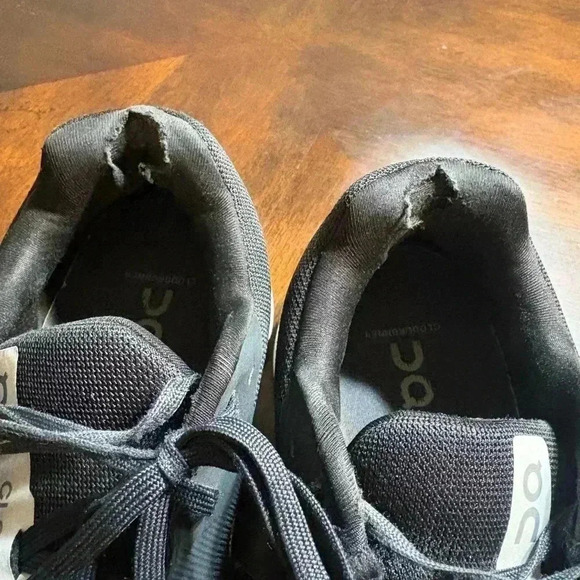 on cloud Cloudrunner Wide
9.5 - Picture 3 of 8